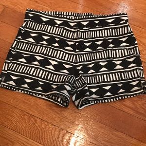 Old navy patterned black and white shorts